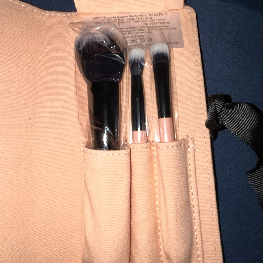 Gucci Travel Makeup 3 Piece Brush Set with Case New - Picture 2 of 8